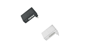 Adaptador triple plano 10A, 250V, 2P+T, negro y blanco